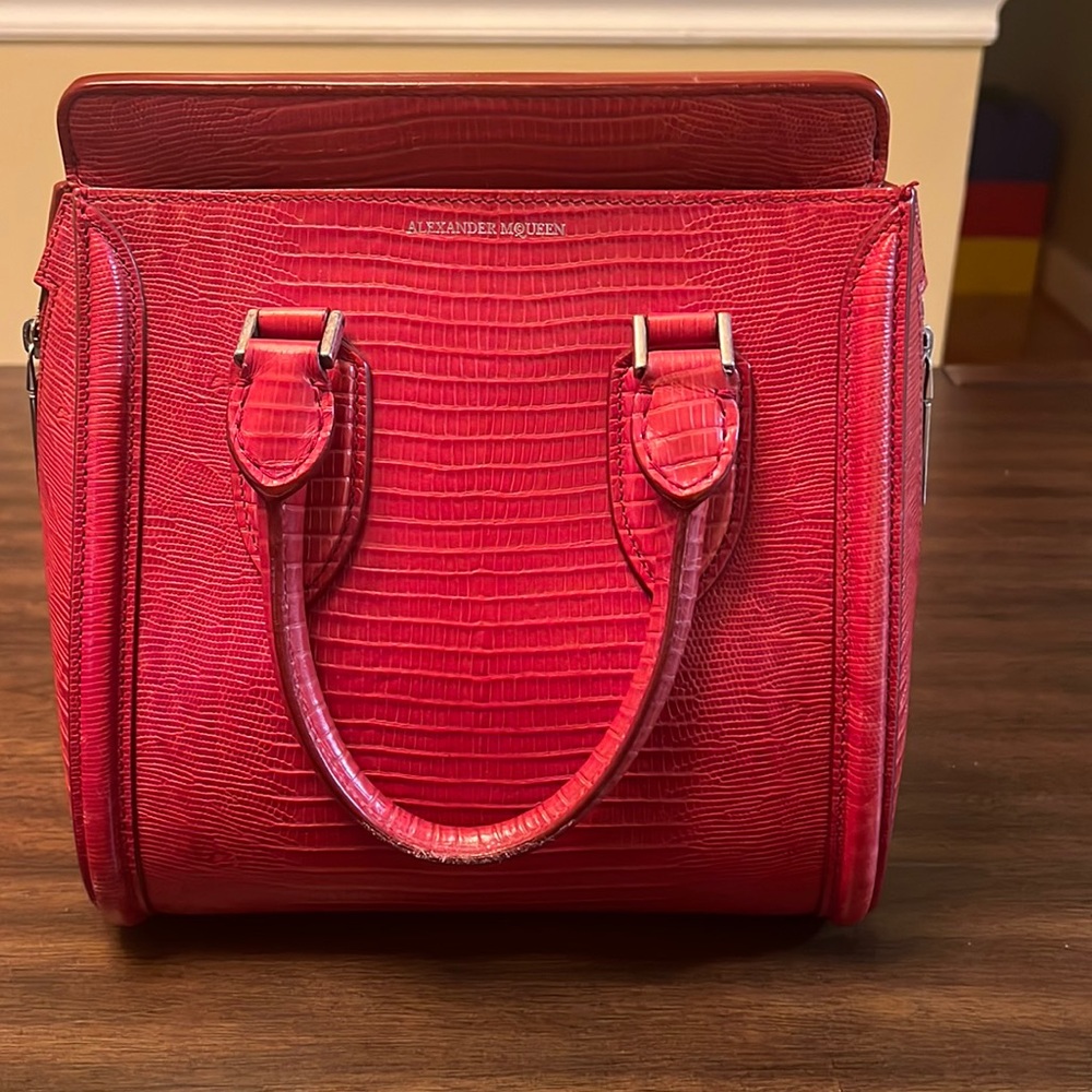 ALEXANDER MCQUEEN
Snakeskin Mini Heroine Red